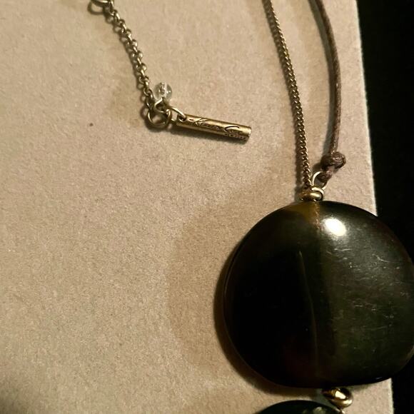 Kenneth Cole Large Very Dark Tortoise Shell Gold Tone and Cord Necklace - Picture 2 of 2